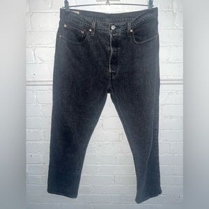 High waisted Levi’s, mom jeans - barely worn! Size 32